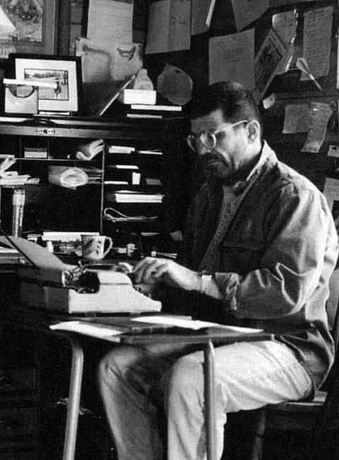 David Mamet escribiendo.